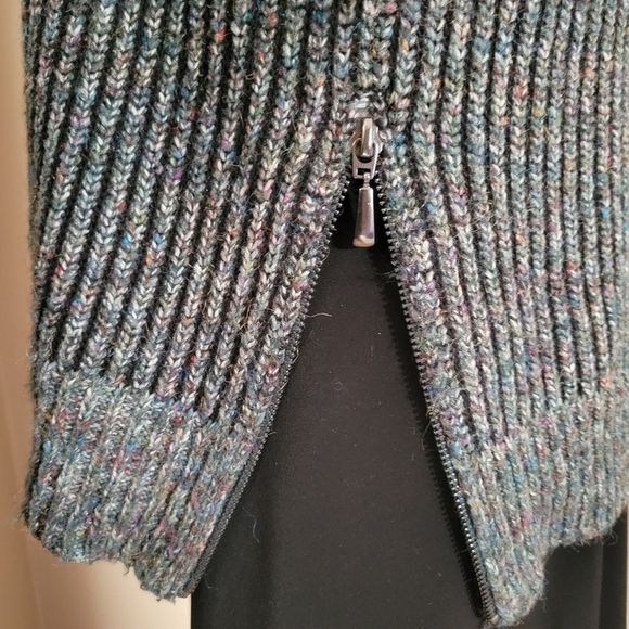 Leo And Nicole Sweater Size M - Picture 3 of 6